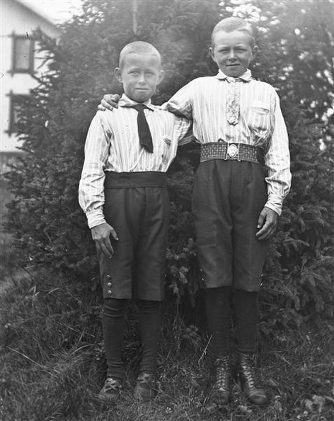 Olofssons pojkar 1918.jpg